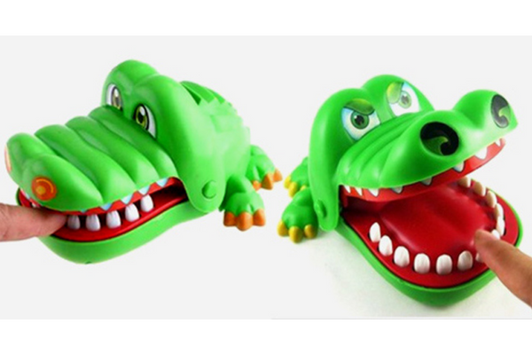 Bộ đồ chơi được thiết kế theo hình chú cá sấu vô cùng dễ thương