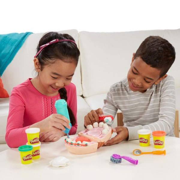 Đồ chơi bác sĩ nha khoa Play-Doh giúp bé phát triển toàn diện.