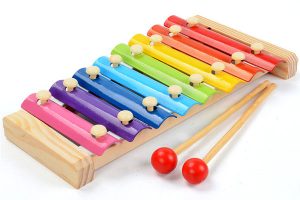 Sản phẩm được là từ kim loại và gỗ tự nhiên