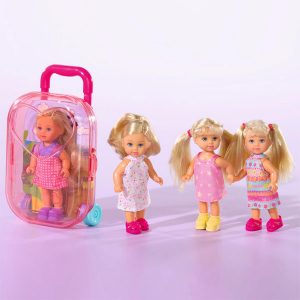Búp bê có kích thước vừa vặn, dễ dàng mang theo.