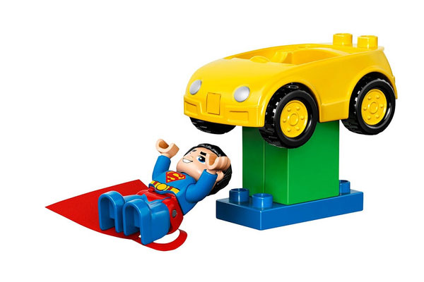Bối cảnh trong bộ đồ chơi siêu nhân Lego Duplo