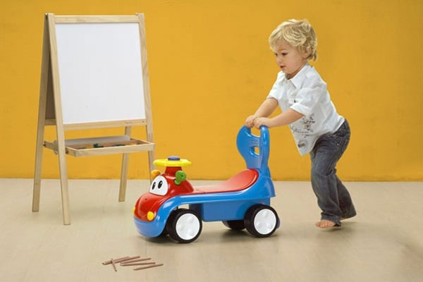 Xe tập đi cho bé là vật dụng vô cùng quen thuộc và quan trọng trong cuộc đời của mỗi đứa trẻ.