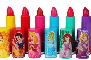Giới thiệu đồ chơi trang điểm son môi Disney cho bé