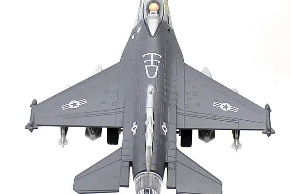 Lý do lựa chọn bộ 2 máy bay chiến đấu F-16