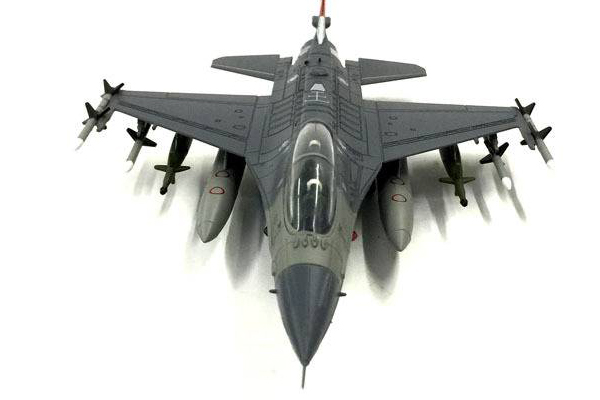 Giới thiệu bộ 2 máy báy chiến đấu F-16